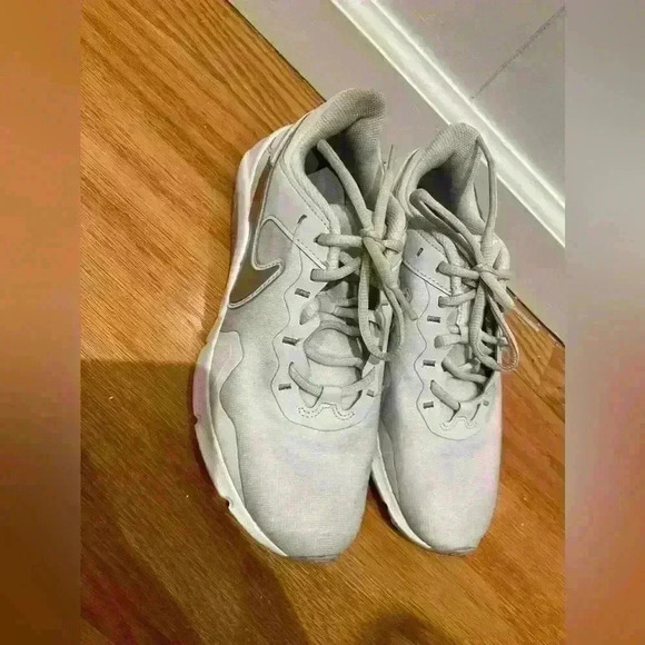 Nike Legend Essential 2, size 8.5 - Picture 2 of 9